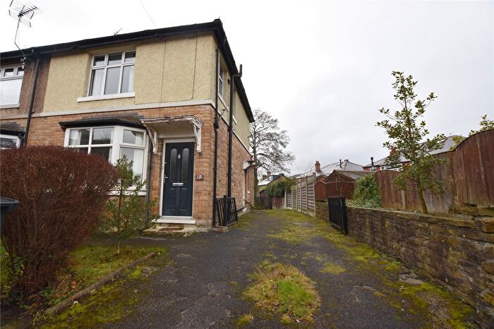 3 Bedroom End Terrace House For Sale In Spire Hollin, Glossop, Derbyshire, SK13