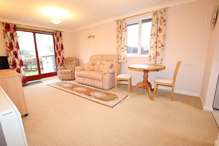 1 Bedroom Bungalow For Sale In Hall Crescent, Holland On Sea, CO15