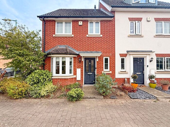 3 Bedroom Semi-Detached House For Sale In Yarrow Walk, Red Lodge, Bury St. Edmunds, IP28