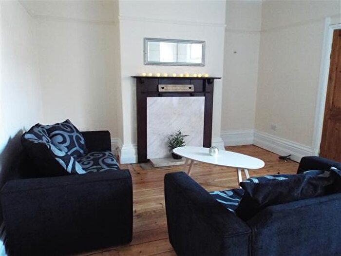 5 Bedroom Terraced House To Rent In Carholme Road - Bed, LN1