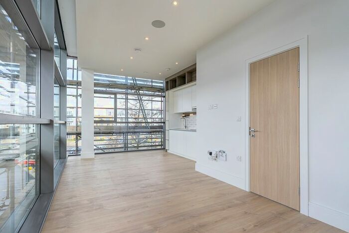 Studio To Rent In Station Road, Addlestone, KT15