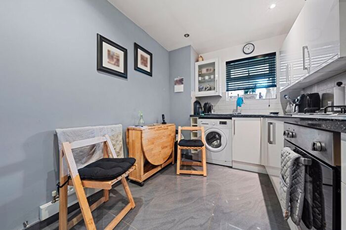 2 Bedroom Bungalow For Sale In Southwood Close, Worcester Park, KT4