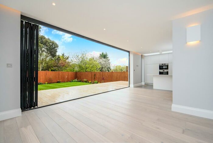 5 Bedroom Detached House To Rent In Crooked Usage, Finchley, N3