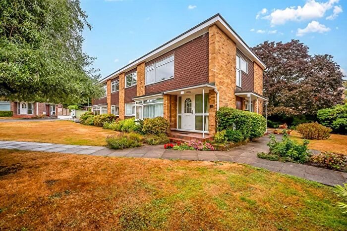 3 Bedroom Maisonette For Sale In Foxes Dale, Shortlands, Bromley, BR2