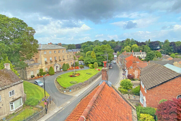2 Bedroom Apartment To Rent In High Street, Knaresborough, HG5