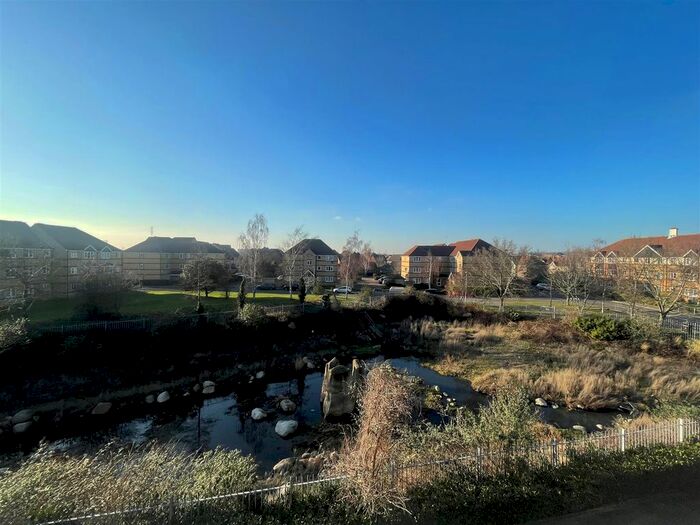 2 Bedroom Flat To Rent In Chalk Court, Jetty Walk, Grays, RM17