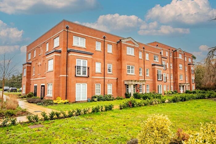2 Bedroom Apartment For Sale In Redland Way, St. Albans, Hertfordshire, AL2
