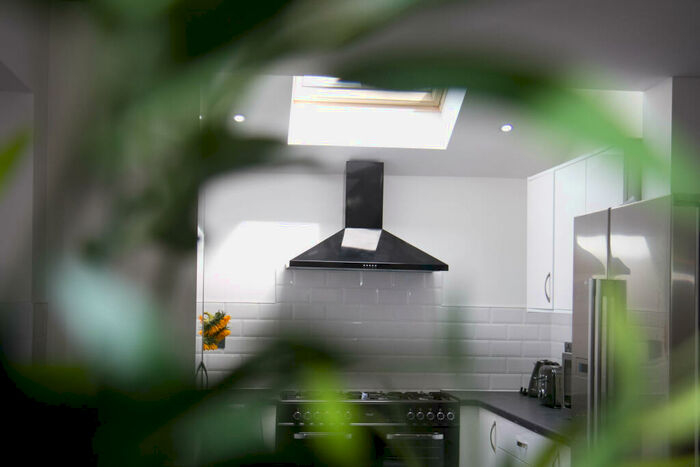 6 Bedroom House To Rent In Halsbury Road, L6