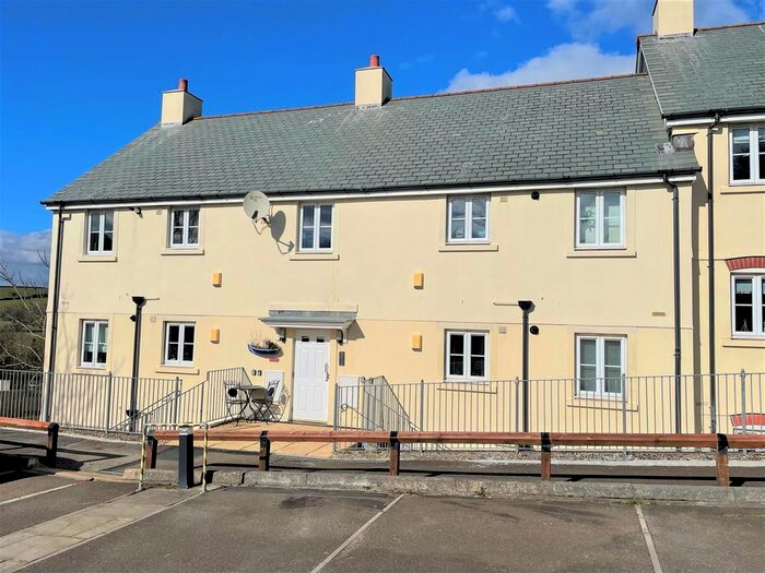 2 Bedroom Flat For Sale In Long Meadow View, Fowey, PL23
