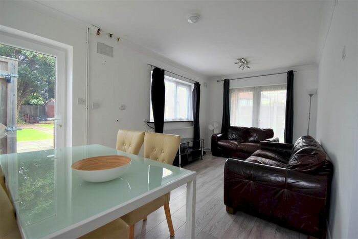 6 Bedroom Property To Rent In Austin Waye, Cowley, Uxbridge, UB8