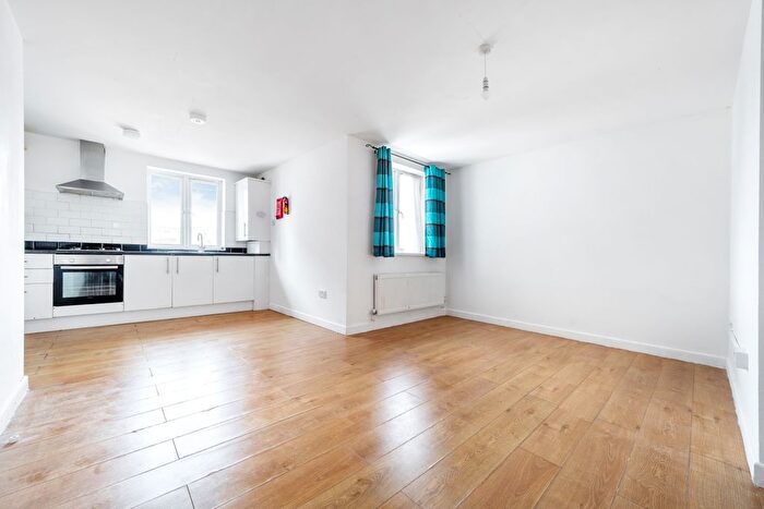 2 Bedroom Flat To Rent In Chapel Street, Woking, GU21