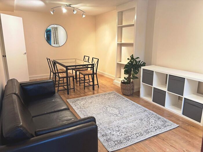 2 Bedroom Maisonette To Rent In More Close, St Paul's Court, Hammersmith, W14