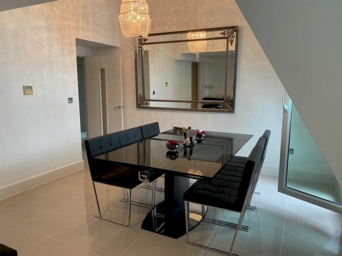 3 Bedroom Flat To Rent In Uxbridge Road, London, W5