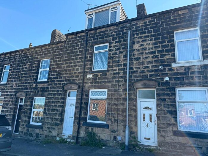 4 Bedroom House To Rent In Haigh Hall Road, Bradford, BD10
