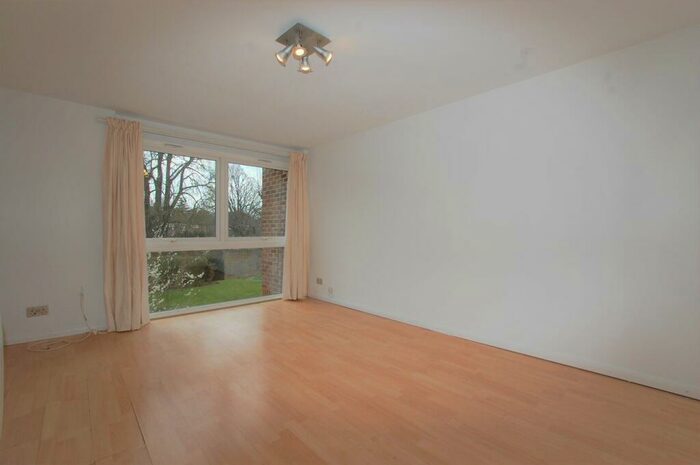 1 Bedroom Apartment To Rent In Reginald Court, Albemarle Road, Beckenham, BR3