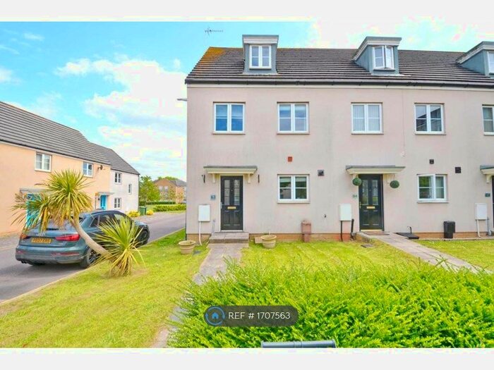 3 Bedroom Semi-Detached House To Rent In College Way, Filton, Bristol, BS34