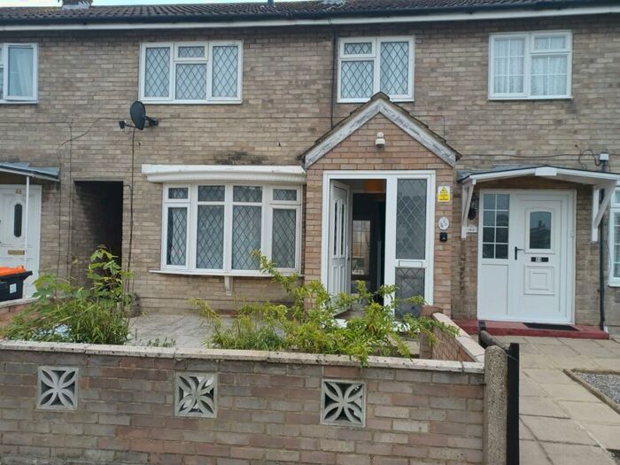 4 Bedroom Semi-Detached House To Rent In Grove Road -, LU5