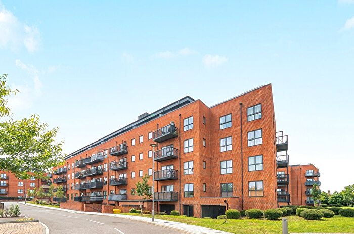 1 Bedroom Flat For Sale In Palmer Court, Pitcher Lane, Ashford, TW15