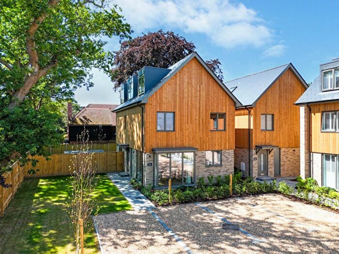 5 Bedroom Detached House For Sale In Lower Pennington Lane, Lymington, Hampshire, SO41