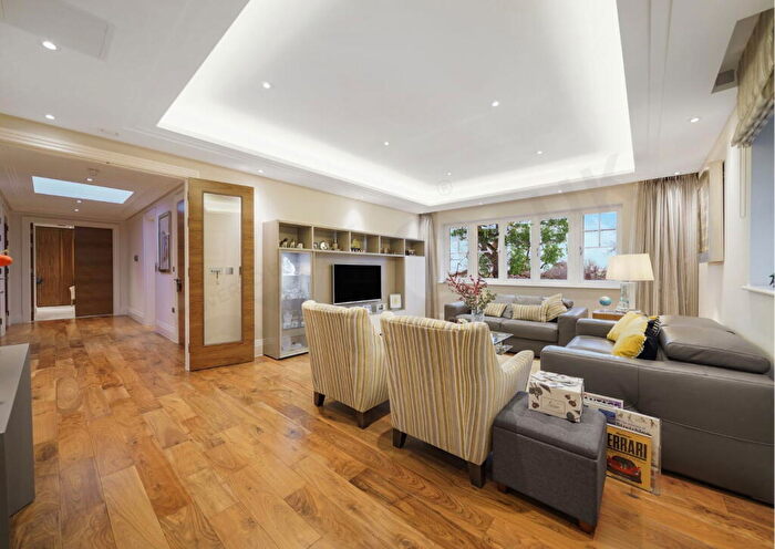 3 Bedroom Apartment For Sale In Eltham House, Hammers Lane, Mill Hill, North West London, NW7