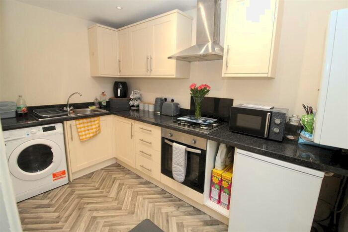 2 Bedroom Flat To Rent In Llandaff Road, Cardiff, CF11