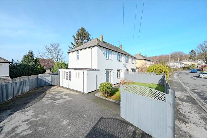 3 Bedroom Semi Detached House For Sale In Deanswood View, Leeds, West Yorkshire, LS17