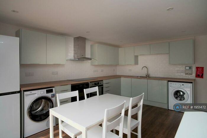 6 Bedroom Terraced House To Rent In Pavilion Road, Worthing, BN14