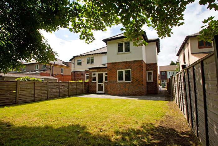 4 Bedroom Semi-Detached House To Rent In St Annes Drive, Headingley, Leeds, LS4