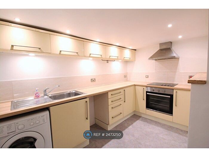 2 Bedroom Flat To Rent In Park Road, Wallington, SM6