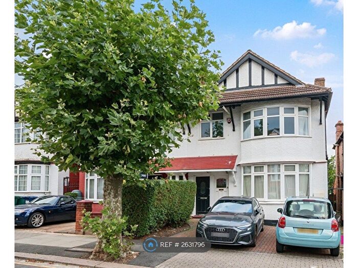 2 Bedroom Flat To Rent In Hendon, London, NW4