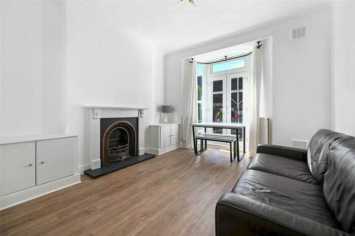 1 Bedroom Flat To Rent In Wells Road, Shepherds Bush, London, W12