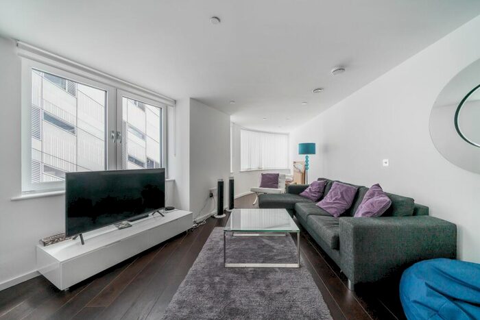 2 Bedroom Apartment To Rent In Eagle Point, City Road, London, EC1V