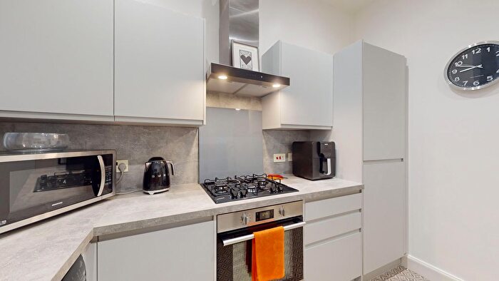 1 Bedroom Flat For Sale In Dumbarton Road, Glasgow, G11