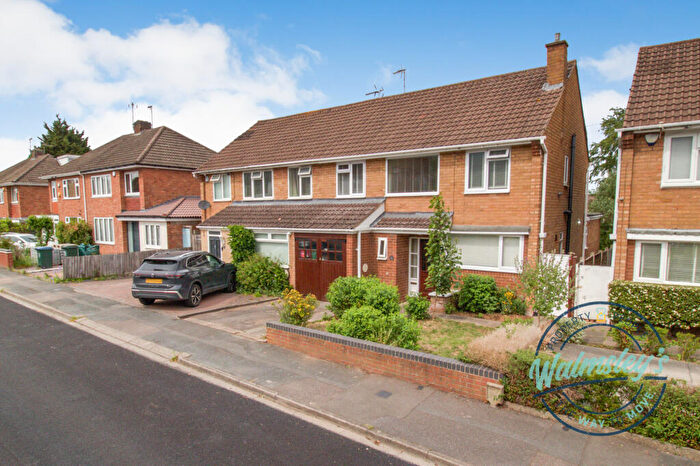 3 Bedroom Semi-Detached House For Sale In Babbacombe Road, Styvechale, Coventry, CV3