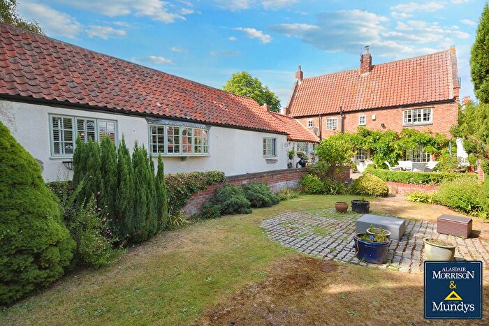 6 Bedroom Farmhouse For Sale In Low Street, Elston, Newark, NG23