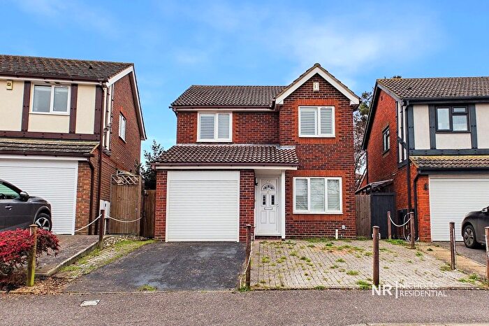3 Bedroom Detached House For Sale In Arnold Drive, Chessington, Surrey., KT9
