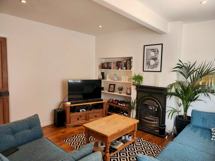 2 Bedroom Property To Rent In Bordars Road, London, W7