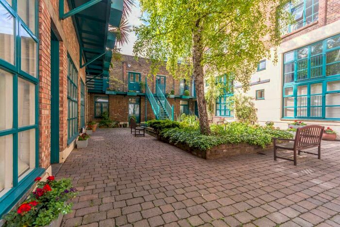 2 Bedroom Mews To Rent In New Wharf Road, King's Cross, London, N1