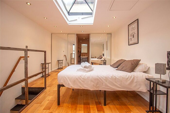 1 Bedroom End Terrace House For Sale In West Street, Old Market, Bristol, BS2