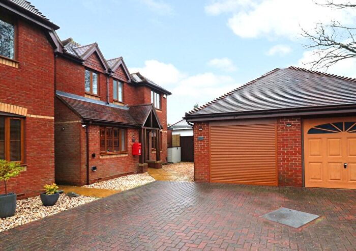 4 Bedroom Detached House For Sale In Green Lane, Bursledon, SO31