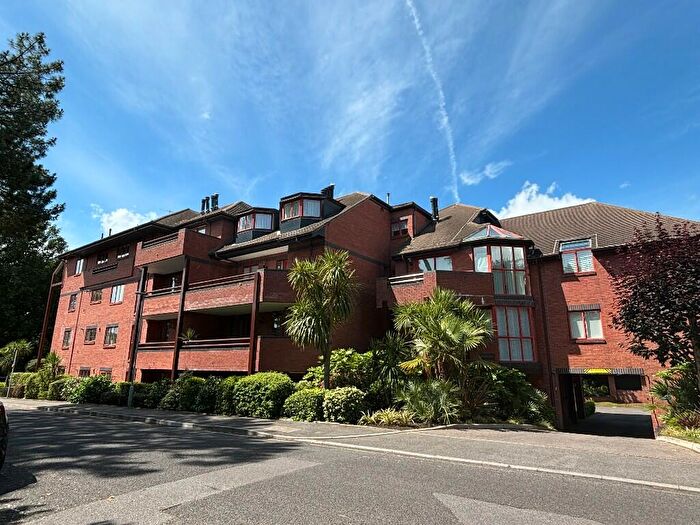 2 Bedroom Flat To Rent In The Espalanade, Canford Cliffs Village, BH13
