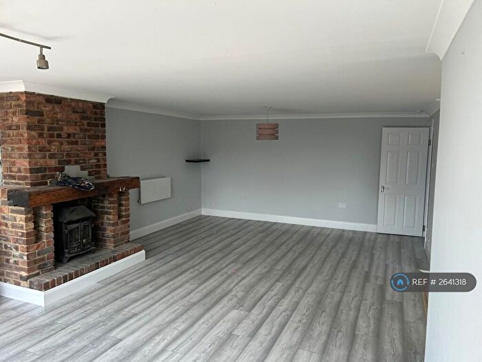 2 Bedroom Flat To Rent In Cherry Trees, Hartley, Longfield, DA3