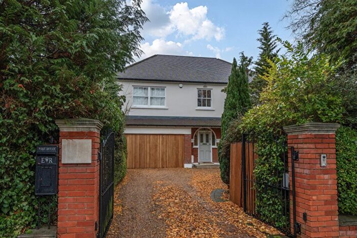 4 Bedroom Detached House For Sale In Wellington Road, Enfield, EN1