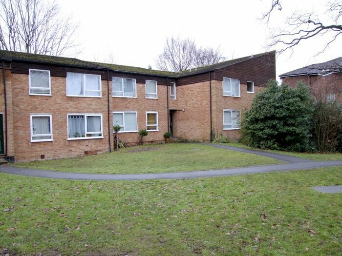2 Bedroom Flat To Rent In Rectory Close, Bracknell, RG12