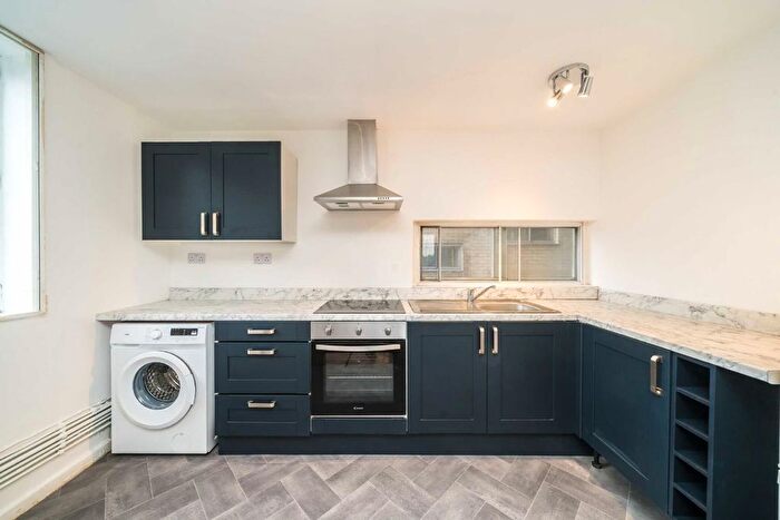 2 Bedroom Flat To Rent In Lower Mortlake Road, Richmond, TW9
