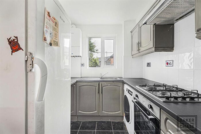 1 Bedroom Flat To Rent In Gladbeck Way, Enfield, EN2