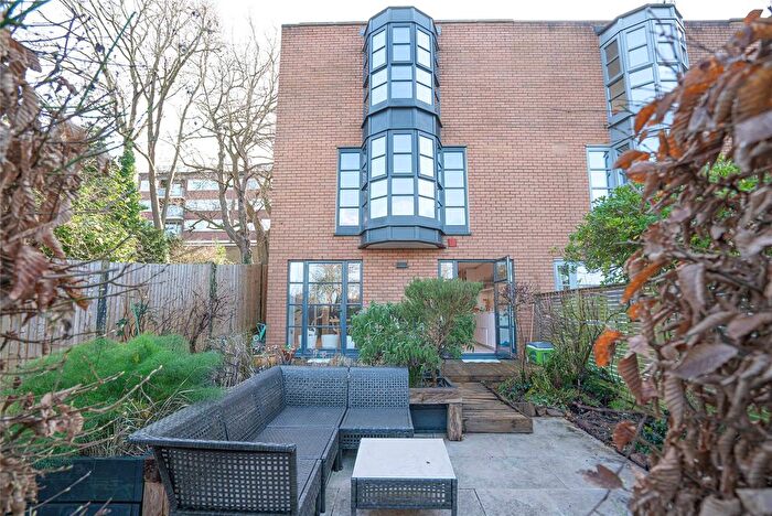 3 Bedroom End Terrace House For Sale In Hill Gate Walk, Shepherds Hill, Highgate, London, N6