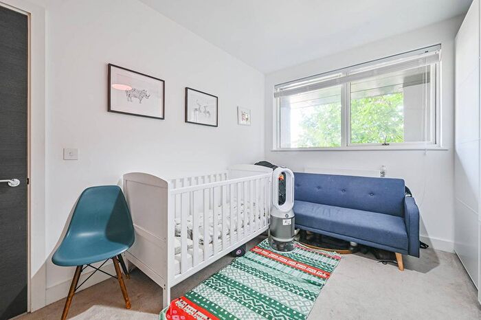 2 Bedroom Flat To Rent In Bruckner Street, Queen's Park, London, W10