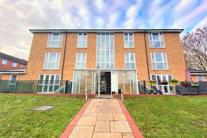 1 Bedroom Flat To Rent In London Road, Mitcham Junction, Mitcham, CR4