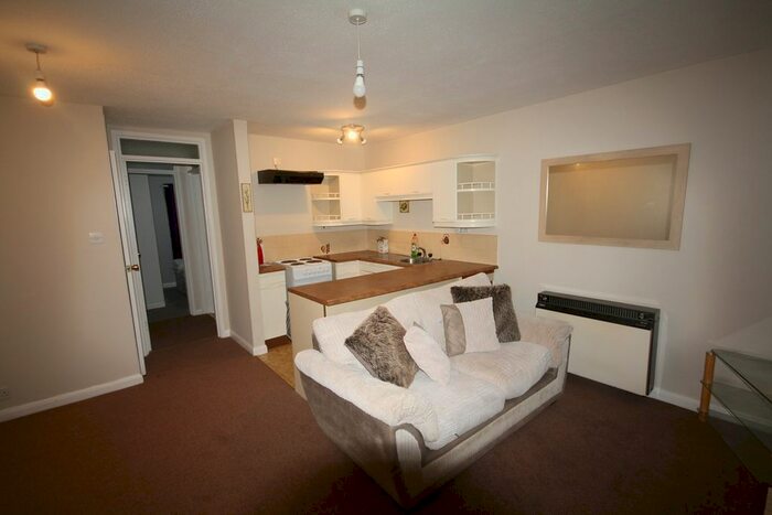 1 Bedroom Maisonette To Rent In Mead Avenue, Slough SL3